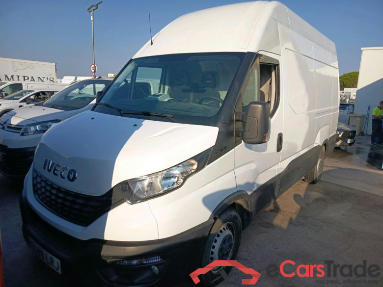 IVECO Daily / 2019 / 4P / furgón 2.3 TD 35S 16 V 3520L/H3 13,4 M3 #1