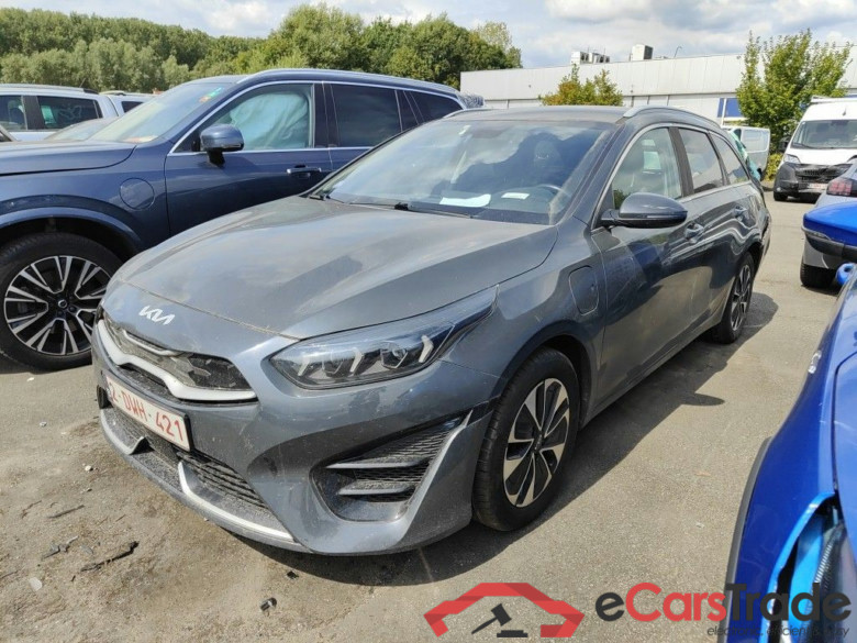 KIA cee'd Sportswagon Business Line 1.6 GDi PHEV DCT 5d !! Damaged Car !!! #2
