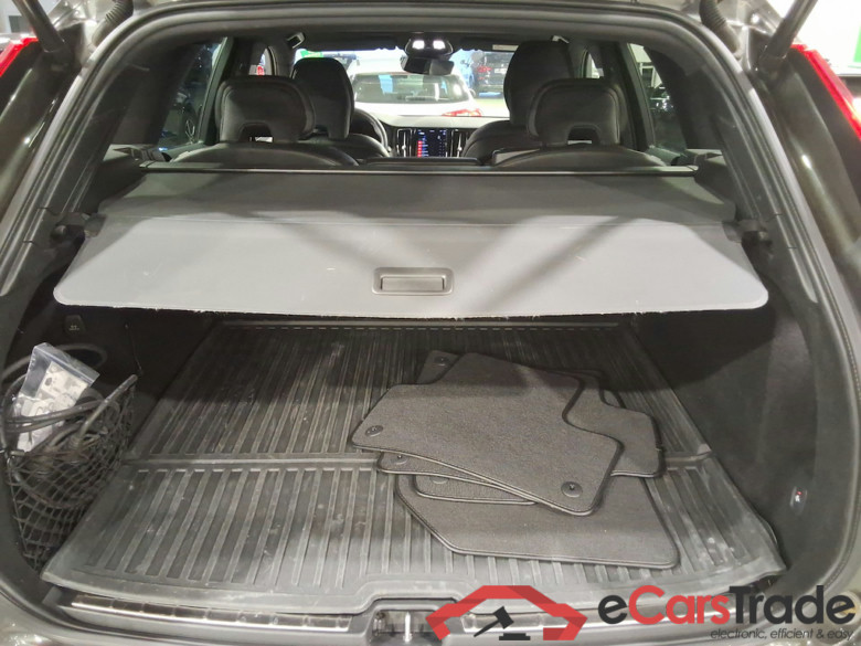 VOLVO XC60 2.0 T6 PHEV R-DESIGN AUTO 4WD #3