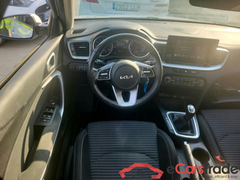 KIA Ceed / 2021 / 5P / berlina con portón 1.0 T-GDi 74kW (100CV) Drive #2