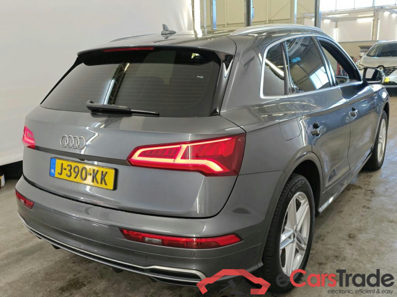 Audi Q5 50 TFSI e quattro S tronic S Edition 5d #2