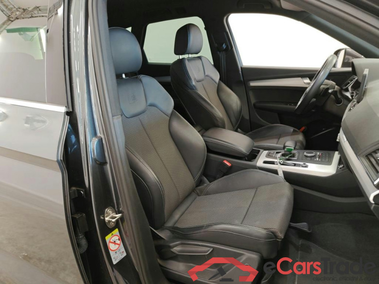 Audi Q5 50 TFSI e quattro S tronic S Edition 5d #3