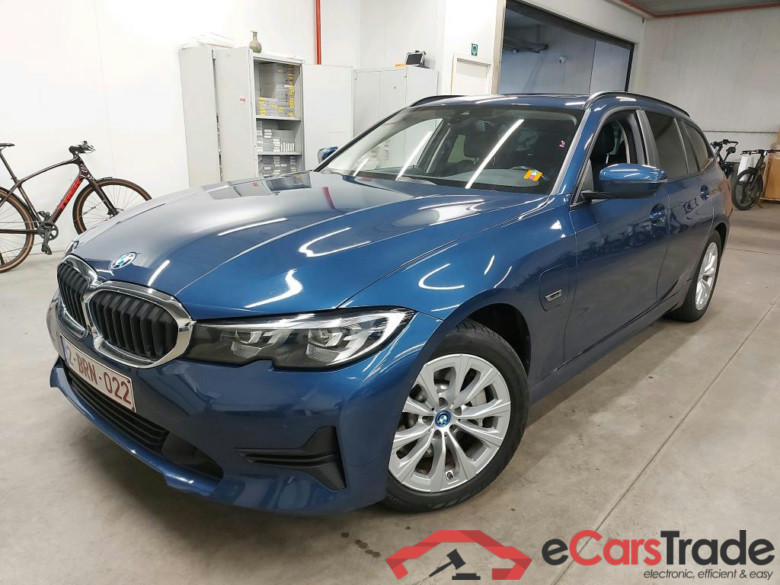 BMW - BMW 3 TOURING 330e 292PK Business Edition With Sensatec Sport Seats & Travel Pack & Driving Assistant & Parking Assistant Plus & Electric Trailer Hook  * HYBRID *