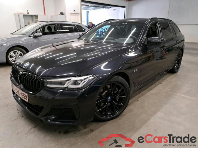 BMW - BMW 5 TOURING 530e xDrive 292PK Business Edition M Sport With Front Comfort Dakota Seats & Safety Pack & Adaptive Suspension & Driving Assistant & 19 Inch * HYBRID *