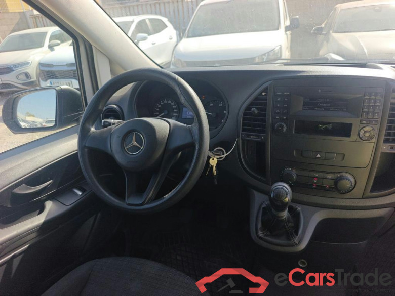 MERCEDES-BENZ Vito / 2014 / 4P / furgón 111 CDI Larga #2