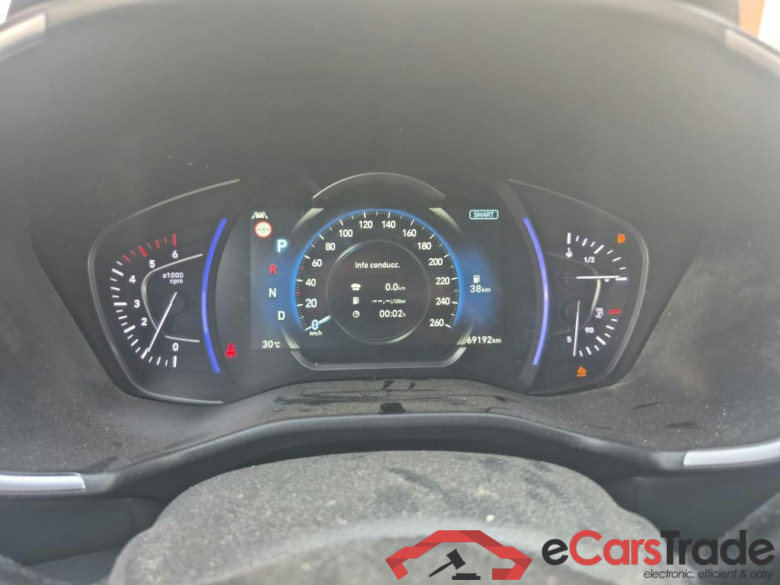 HYUNDAI Santa Fe / 2018 / 5P / todoterreno 2.2 CRDi Style Auto 4x4 SR #4