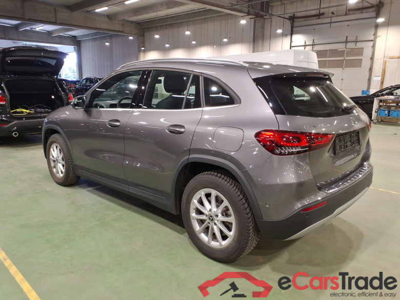 MERCEDES-BENZ GLA 1.3 GLA 250 E DCT BUSINESS LINE #2