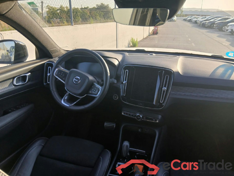 VOLVO XC40 / 2017 / 5P / todoterreno 1.5 T5 Twin Recharge R-Design Auto #3