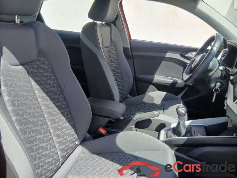 AUDI A1 / 2018 / 5P / berlina con portón Sportback Adrenalin 30 TFSI 81kW (110CV)(SP) #5