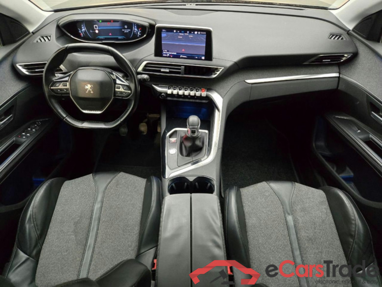 PEUGEOT 5008 1.2 PureTech Allure #6