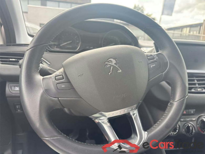 PEUGEOT 208 1.2 PureTech Signature #5