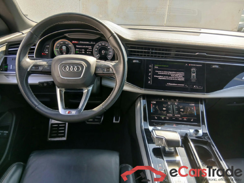 AUDI Q8 / 2018 / 5P / todoterreno 55 TFSIe 280kW Black Line Pl quattro tip #3