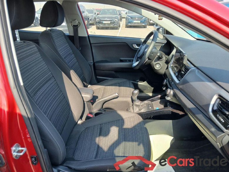 KIA Stonic / 2017 / 5P / todoterreno 1.0 T-GDi 74kW (100CV) MHEV iMT Drive #6