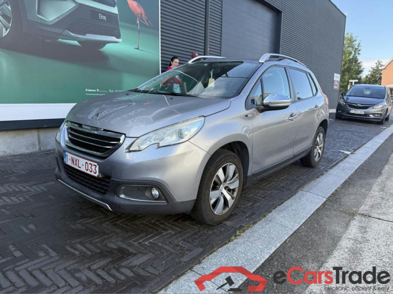 PEUGEOT 2008 1.2i PureTech Style