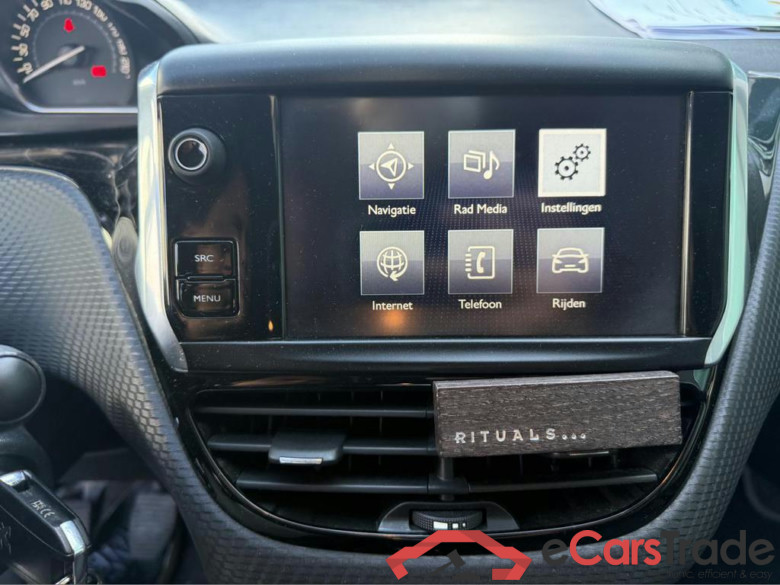 PEUGEOT 2008 1.2i PureTech Style #5