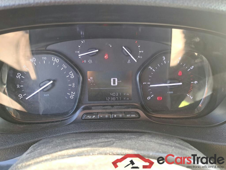 OPEL Vivaro / 2019 / 4P / furgón 1.5 Diésel 88kW (120CV) M Std Select #4