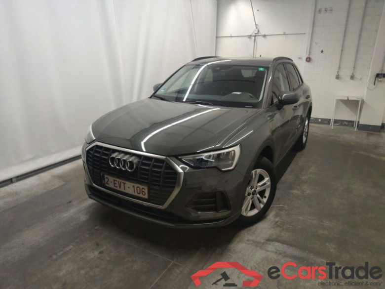 Audi Q3 45 TFSI e S tronic 5d #1