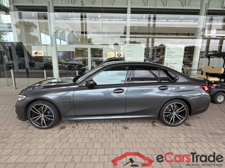 BMW 330e Plug-In Hybrid M-Sport Aut. Laser Head-Up Ambient Hi-Fi LC-Pro ACC Navi 1/2 Sport-Leather-Alcantara KeylessGo Camera Klima PDC ... #2