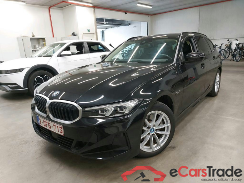 BMW - BMW 3 TOURING 320e 204PK With Sensatec Heated Sport Seats & Active Cruise Control * HYBRID *