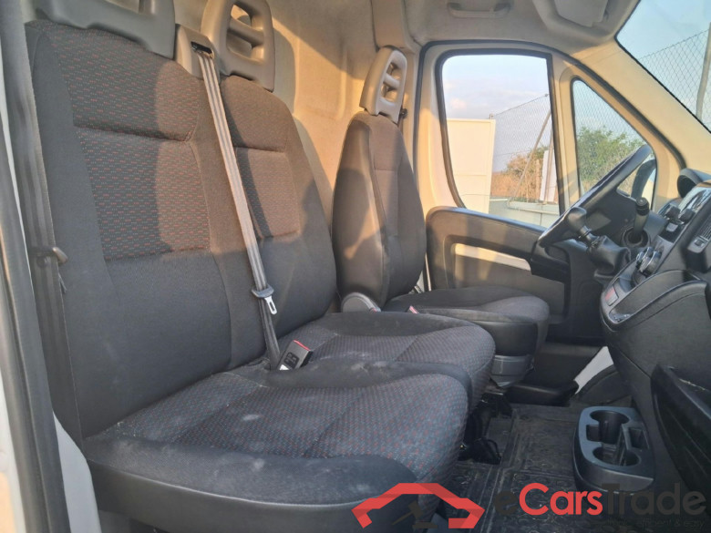 PEUGEOT Boxer / 2014 / 4P / furgón 330 L1 H1 BHDI 88kW (120CV) S&S 6 Vel. M #6