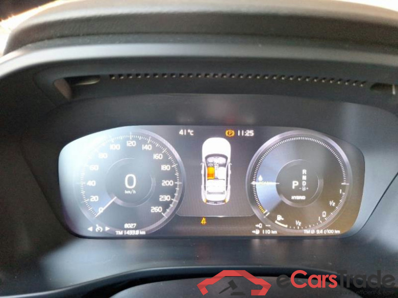 VOLVO XC40 / 2017 / 5P / SUV T4 PLUG-IN HYBRID AUTO RECH INSCRIP EXPR #4