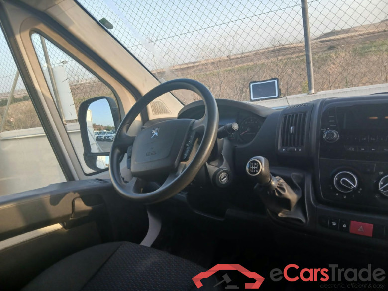 PEUGEOT Boxer / 2014 / 4P / furgón 333 L2 H1 BHDI 103kW (140CV) S&S 6 V. M (AC) #3