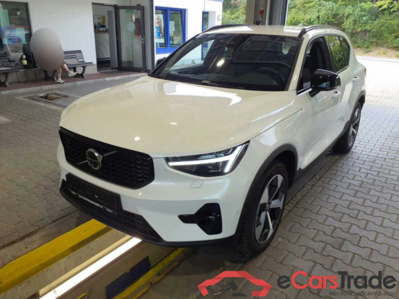 Volvo XC40 (2017->) DE - SUV5 B3 2WD EU6e, Plus Dark, (Facelift) 2024 - 2026 #1