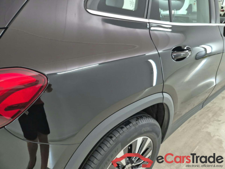 MERCEDES-BENZ GLA 180 BUSINESS LINE #6