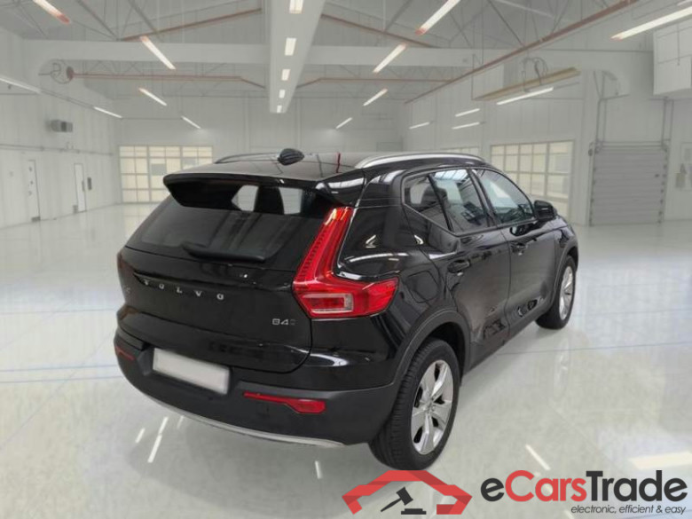 VOLVO XC40 / 2017 / 5P / SUV B4 AWD AUTOMATICO MOMENTUM PRO #2
