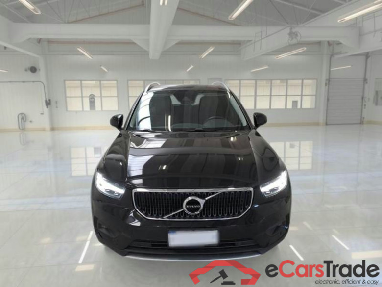 VOLVO XC40 / 2017 / 5P / SUV B4 AWD AUTOMATICO MOMENTUM PRO #6
