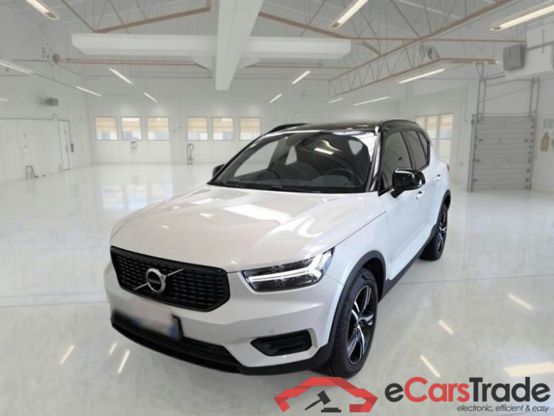 VOLVO XC40 / 2017 / 5P / SUV T3 AUTOMATICO R-DESIGN
