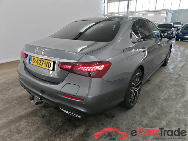 Mercedes-Benz E-Klasse Limousine E 300 e AMG Line 4d #2