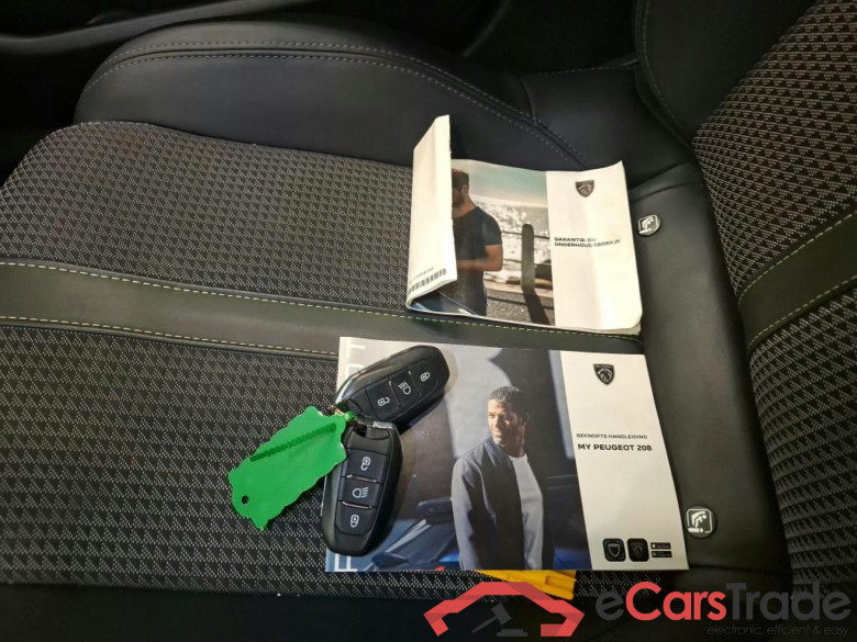 Peugeot 208 GT 1.2 PureTech 100 5d #4