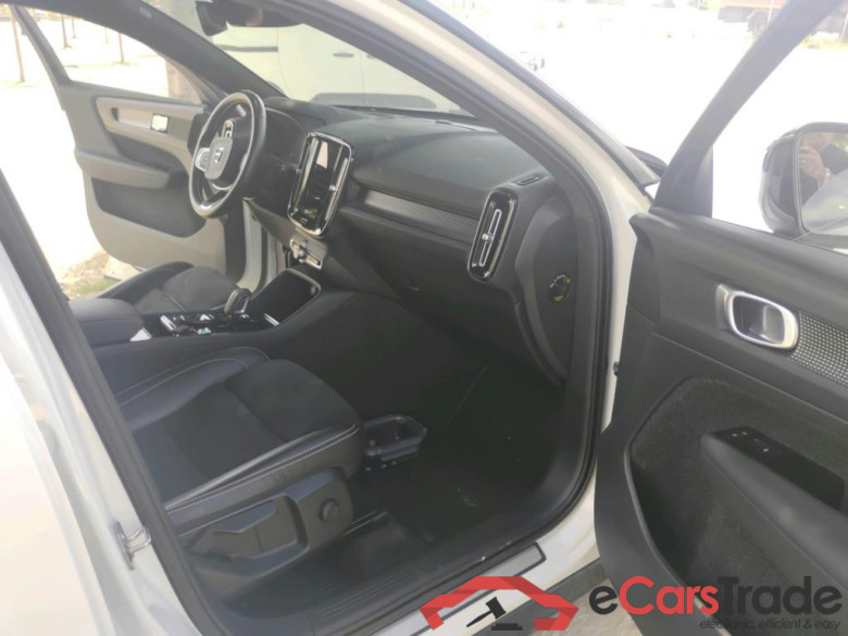 VOLVO XC40 / 2017 / 5P / todoterreno 1.5 T5 Twin Recharge R-Design Auto #6