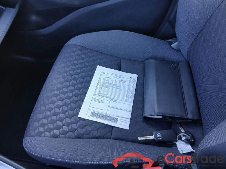 TOYOTA Yaris / 2020 / 5P / berlina con portón 1.5 120H Business Plus #5