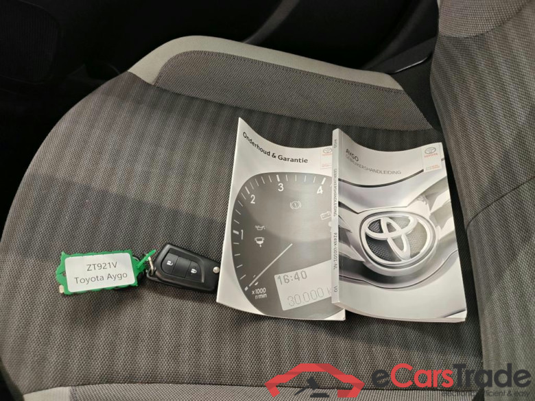 Toyota AYGO 1.0 VVT-i x-play 5d #4