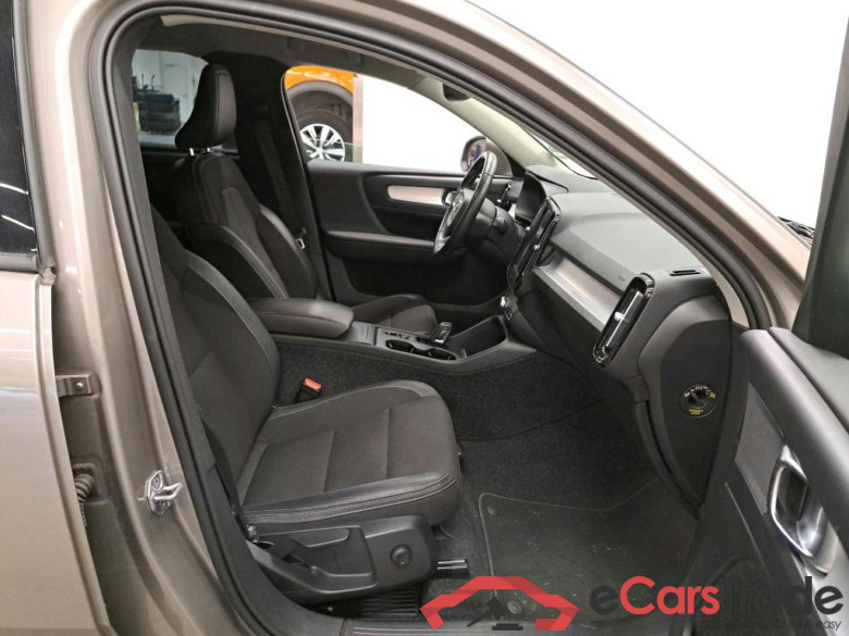 VOLVO - VOL XC40 D3 150PK Geartronic Momentum Pro With Navigation & Cruise Control & Winter & Park Assist Pack #3
