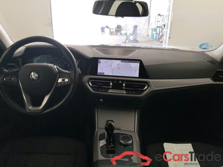 BMW Serie 3 / 2018 / 4P / sedán 318d Auto. #3