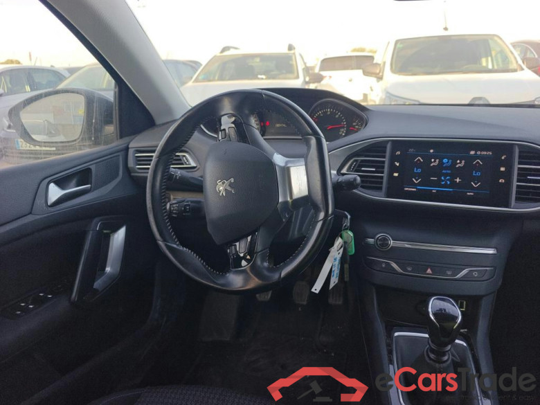 PEUGEOT 308 / 2017 / 5P / familiar SW Style BlueHDi 130 S&S 6 Vel. MAN #3