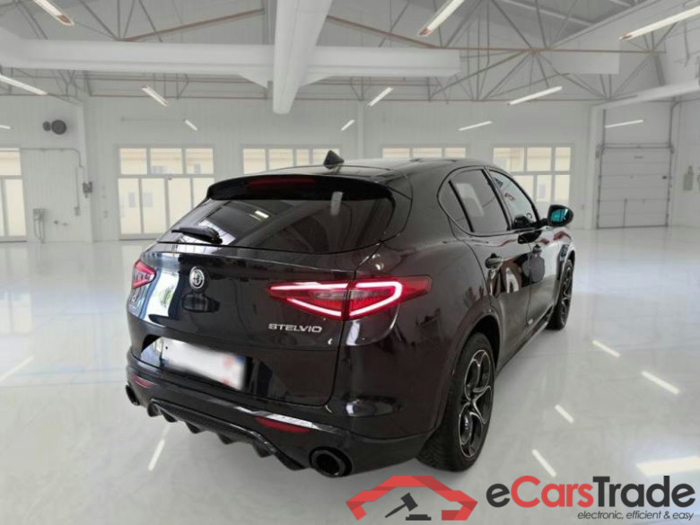 ALFA ROMEO STELVIO / 2017 / 5P / SUV 2.2 TD 210 CV VELOCE AT8 Q4 #2
