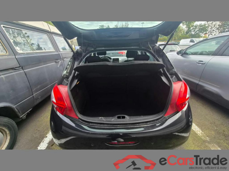 PEUGEOT 208 1.2i Active #5