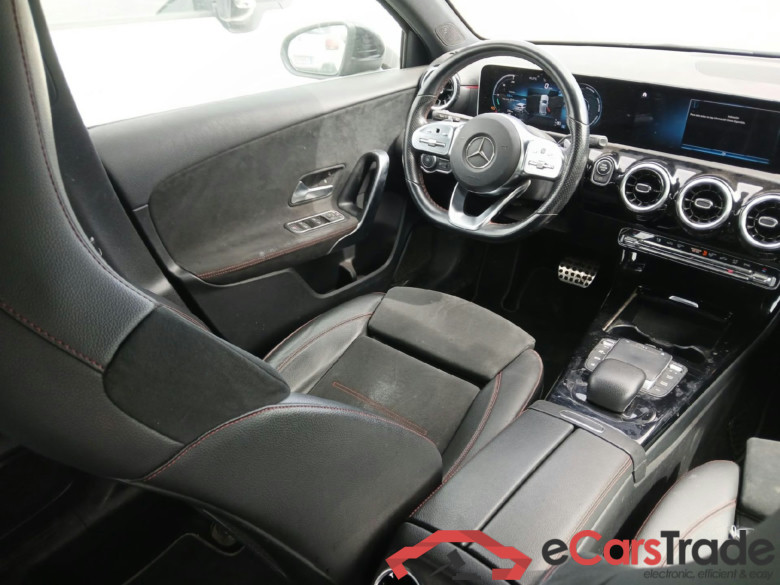 MERCEDES-BENZ Clase A / 2018 / 5P / berlina con portón A 180 d #3
