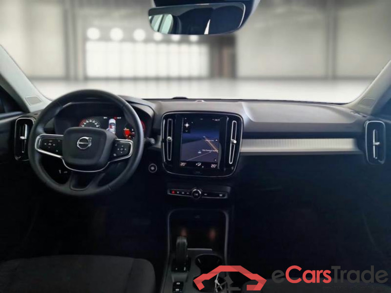 VOLVO XC40 / 2017 / 5P / SUV T4 Plug-in Hybrid auto Rech Inscrip Expr #3
