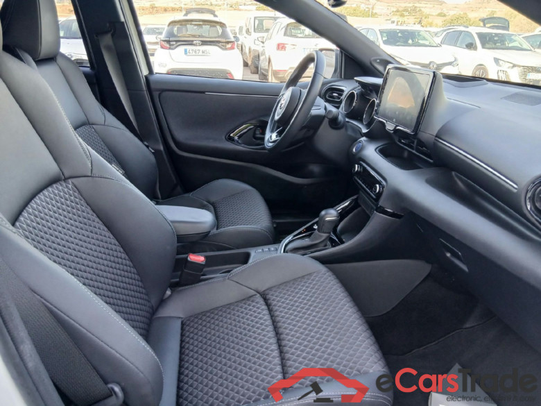 TOYOTA Yaris / 2020 / 5P / berlina con portón 1.5 120H Style Plus #6