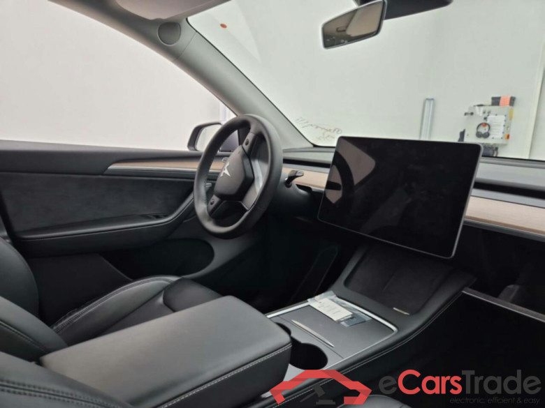 Tesla Model Y Long Range Dualmotor AWD  #3
