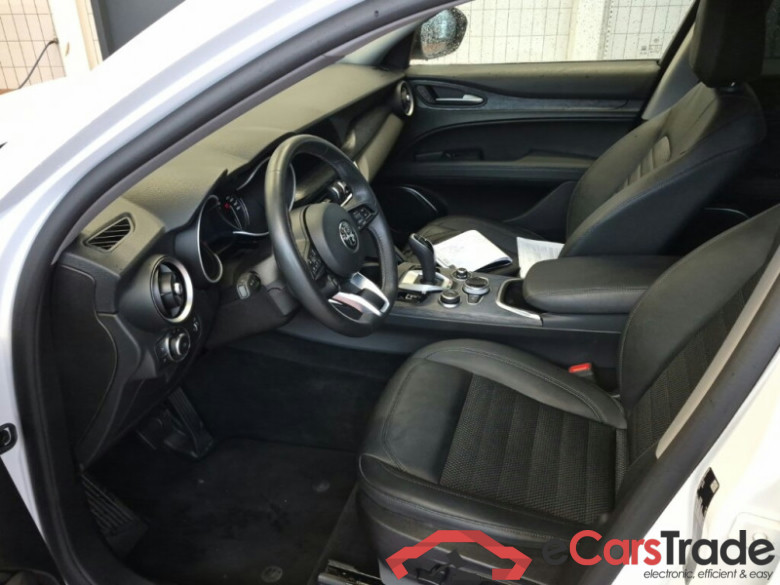 Alfa Romeo Stelvio  #5