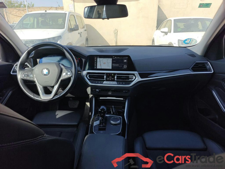 BMW Serie 3 / 2018 / 4P / sedán 318d Auto. #3