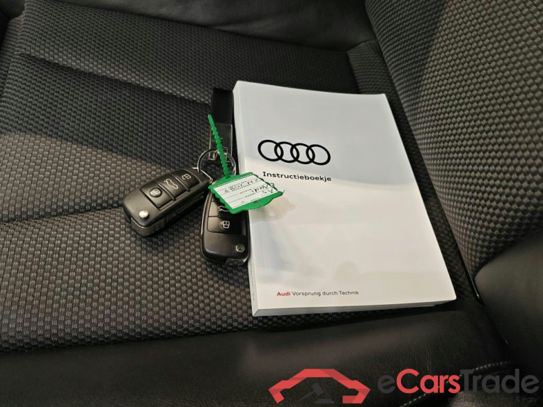 Audi A3 Sportback 30 TFSI S tronic design 5d #4