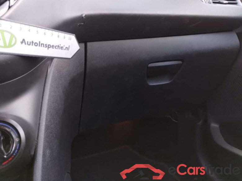 PEUGEOT 208 1.2 PureTech Signature #5
