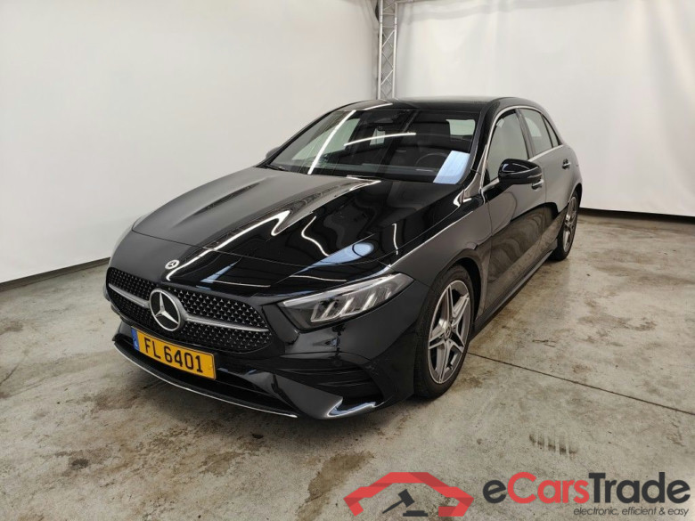 Mercedes-Benz Classe A Hatchback A 200 d AMG Line DCT 5d #2